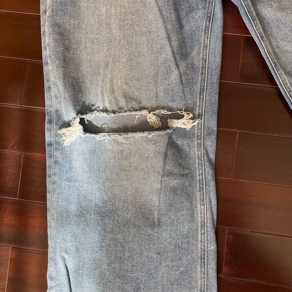 Altar’d State Mica Distressed Raw Hem Wide Leg Light Blue Women’s Jeans 32 - Picture 3 of 15